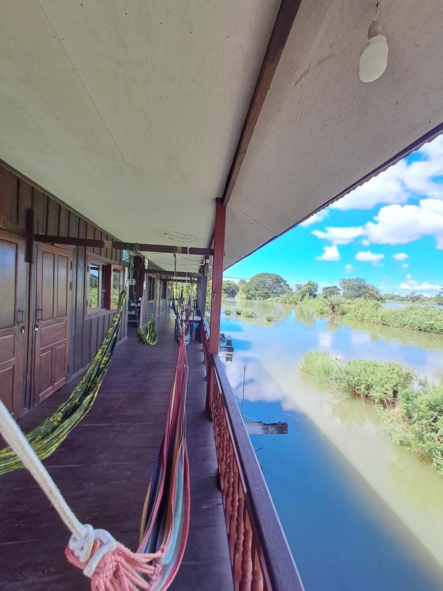 Riverside Bungalow Ban Dondét Esterno foto